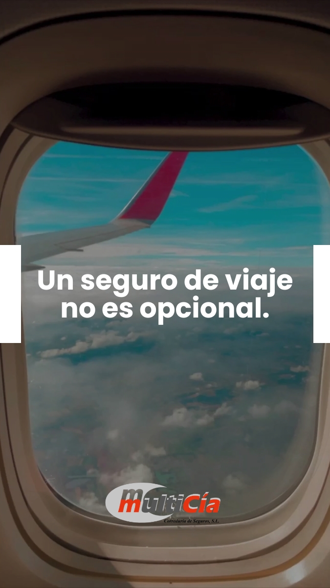 Autocaravana estacionada en un entorno natural, representando la libertad de viajar seguro con un seguro personalizado