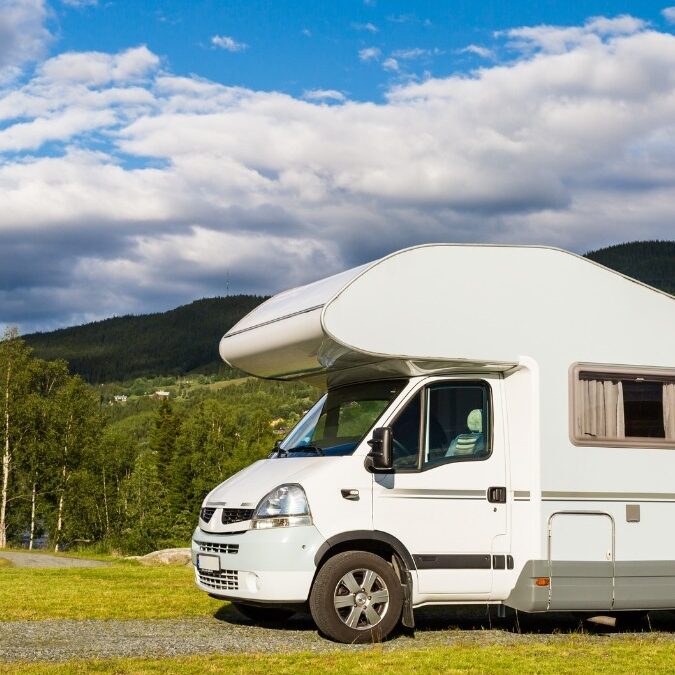 Seguro de autocaravanas en primavera: todo lo que debes saber antes de viajar